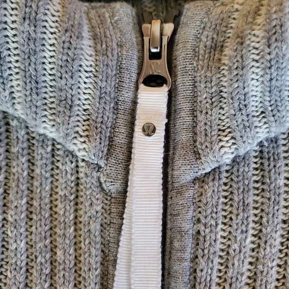 Lululemon Scuba Ribbed Hoodia Size 4 (Fits like a 6) - Picture 3 of 9
